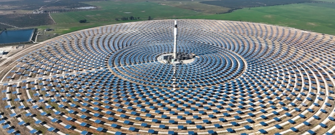 picture of solar panel farm