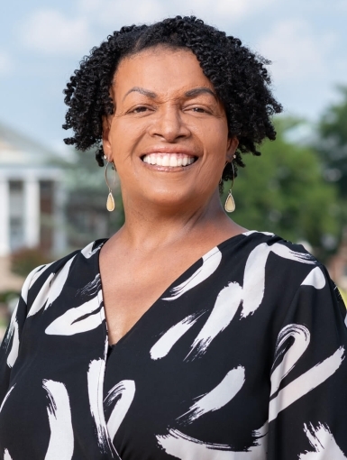 headshsot of Nina Harris